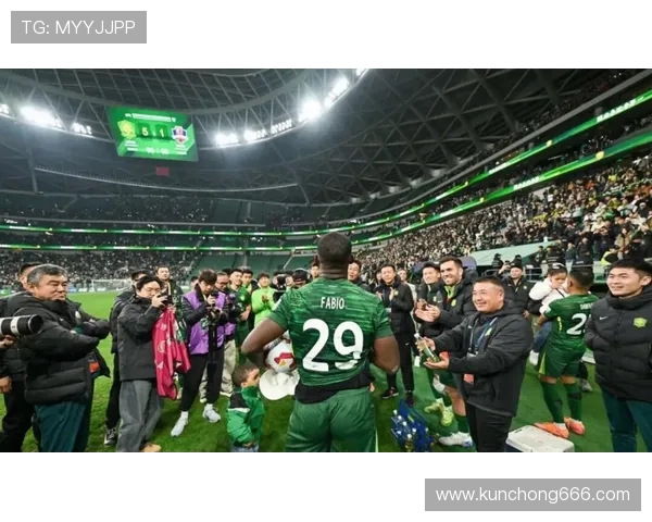 国安球迷热情助阵足协杯期待现场见证球队夺冠铁路出行服务便捷无忧